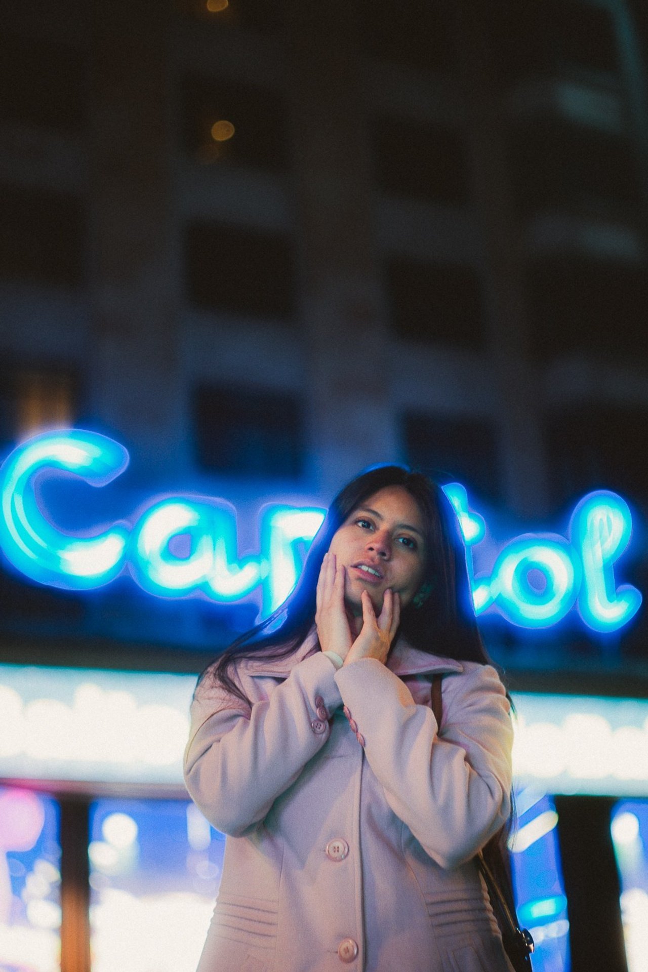 Retratos en primavera en Gran Vía en Madrid. Carlos Medina Fotógrafo de retratos ubicado en Madrid, España