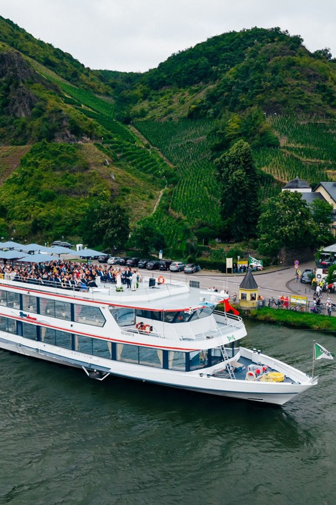 Wedding on&nbsp;a&nbsp;Boat on&nbsp;Mosel River