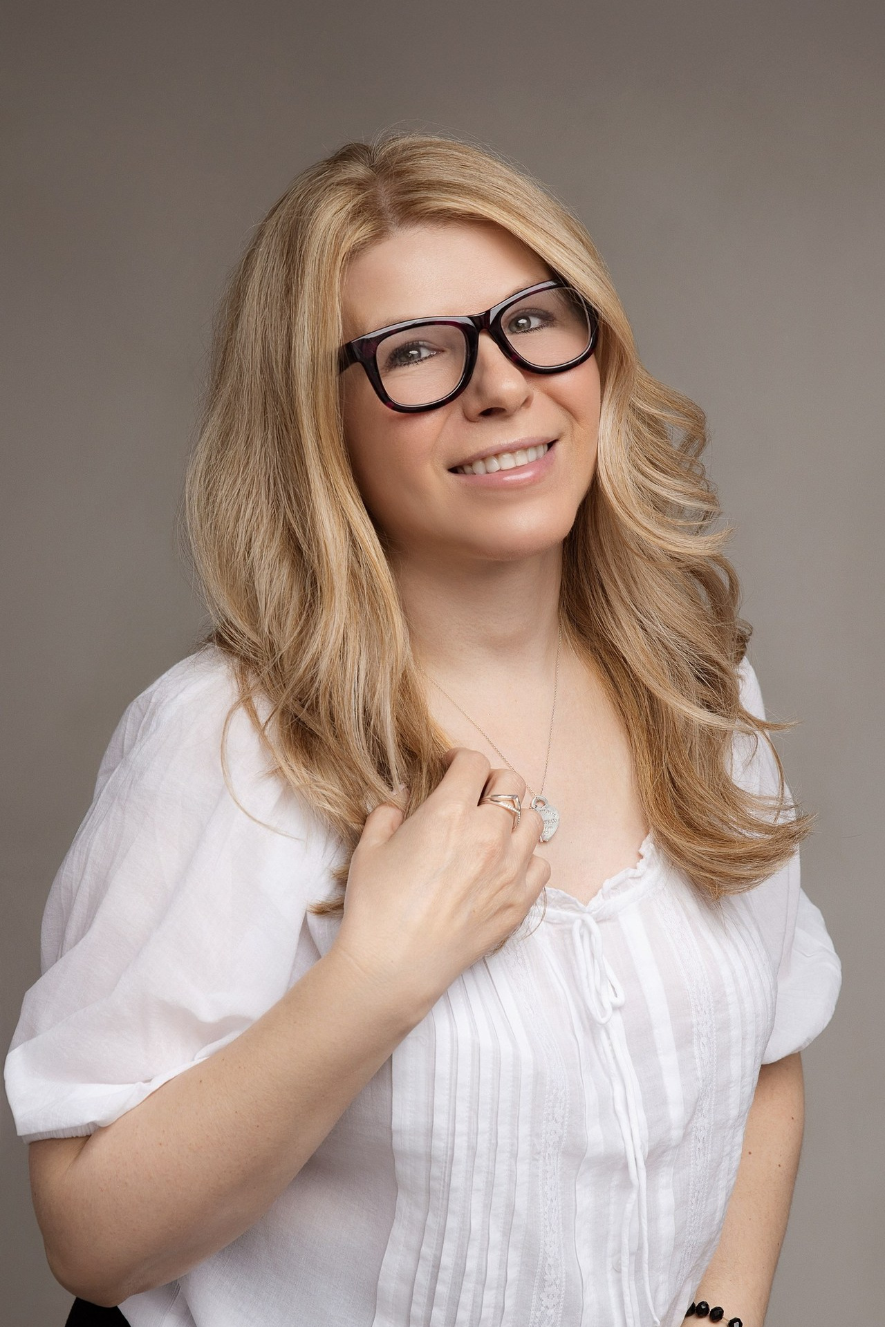 Testimonials. I am a portrait photographer, creating portraits at all stages of your life! Welcome to my studio place in Westmount, Quebec