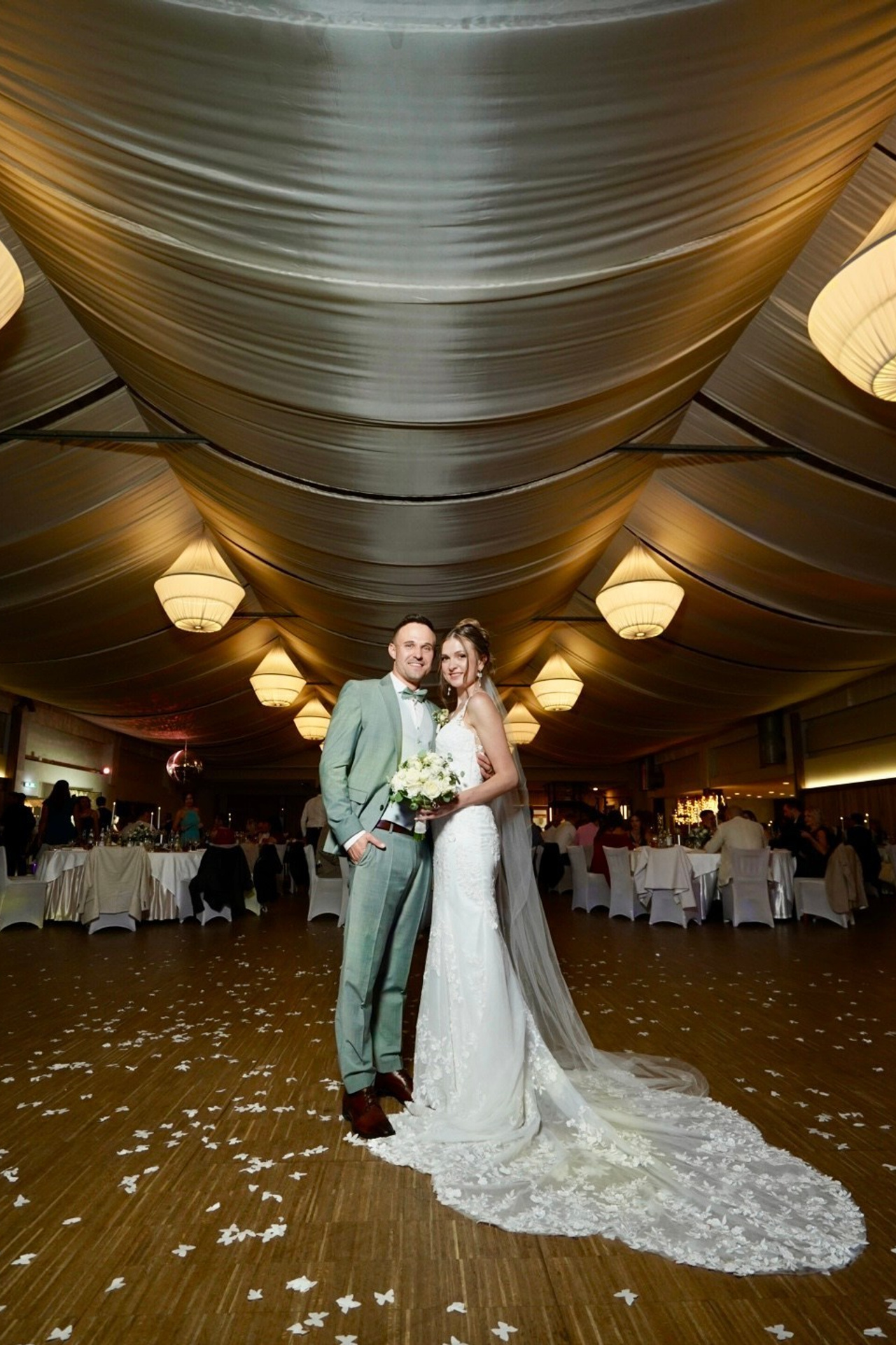 REVIEWS. Hochzeits- und Reportagefotograf für München, Regensburg, Deutschland RED LINE Media