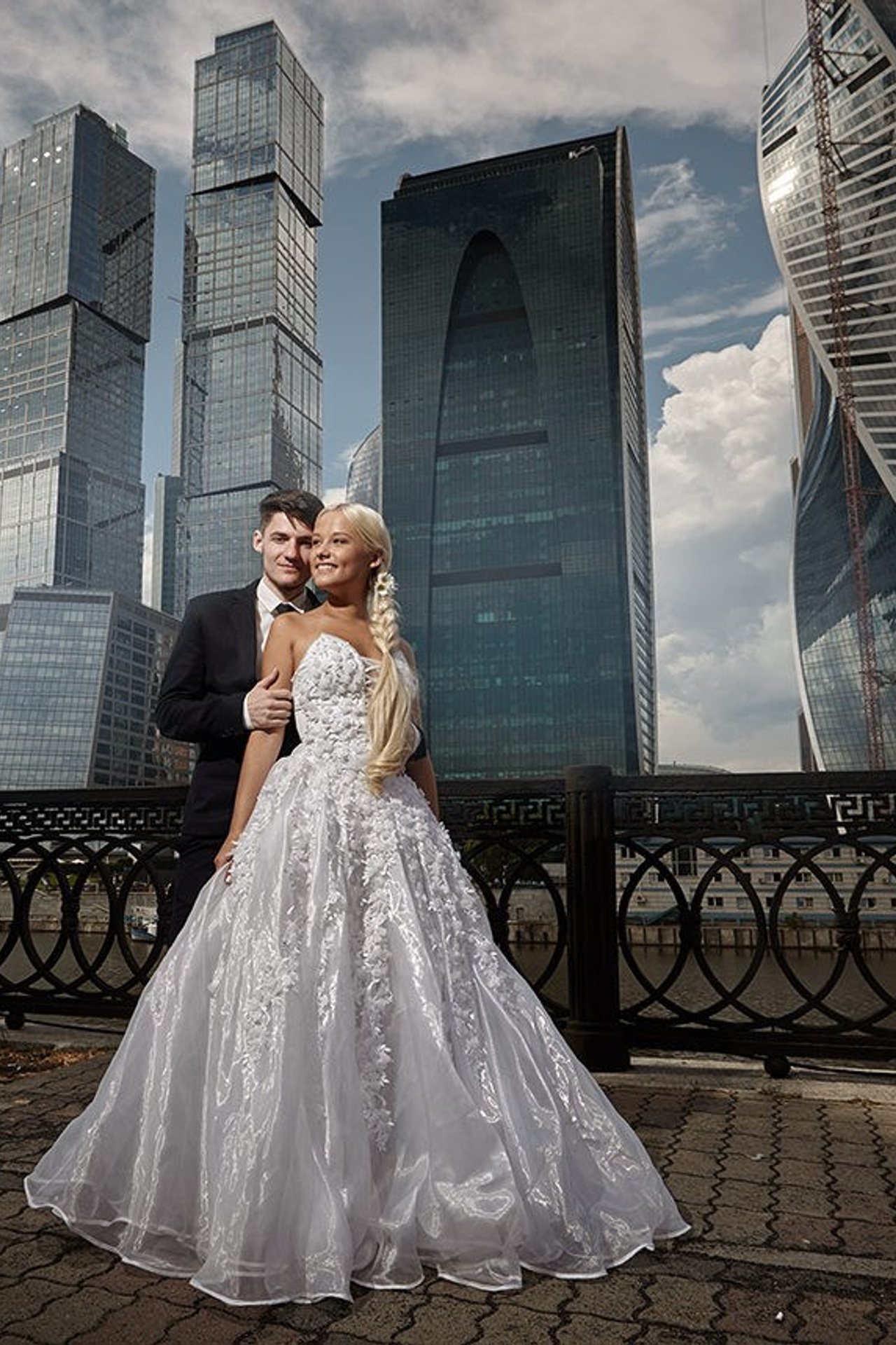 Étreintes solaires: Mariage d’été aux couleurs de Moscou. Photographe professionnelle de la ville d’Auxerre - Ekaterina Mathieu