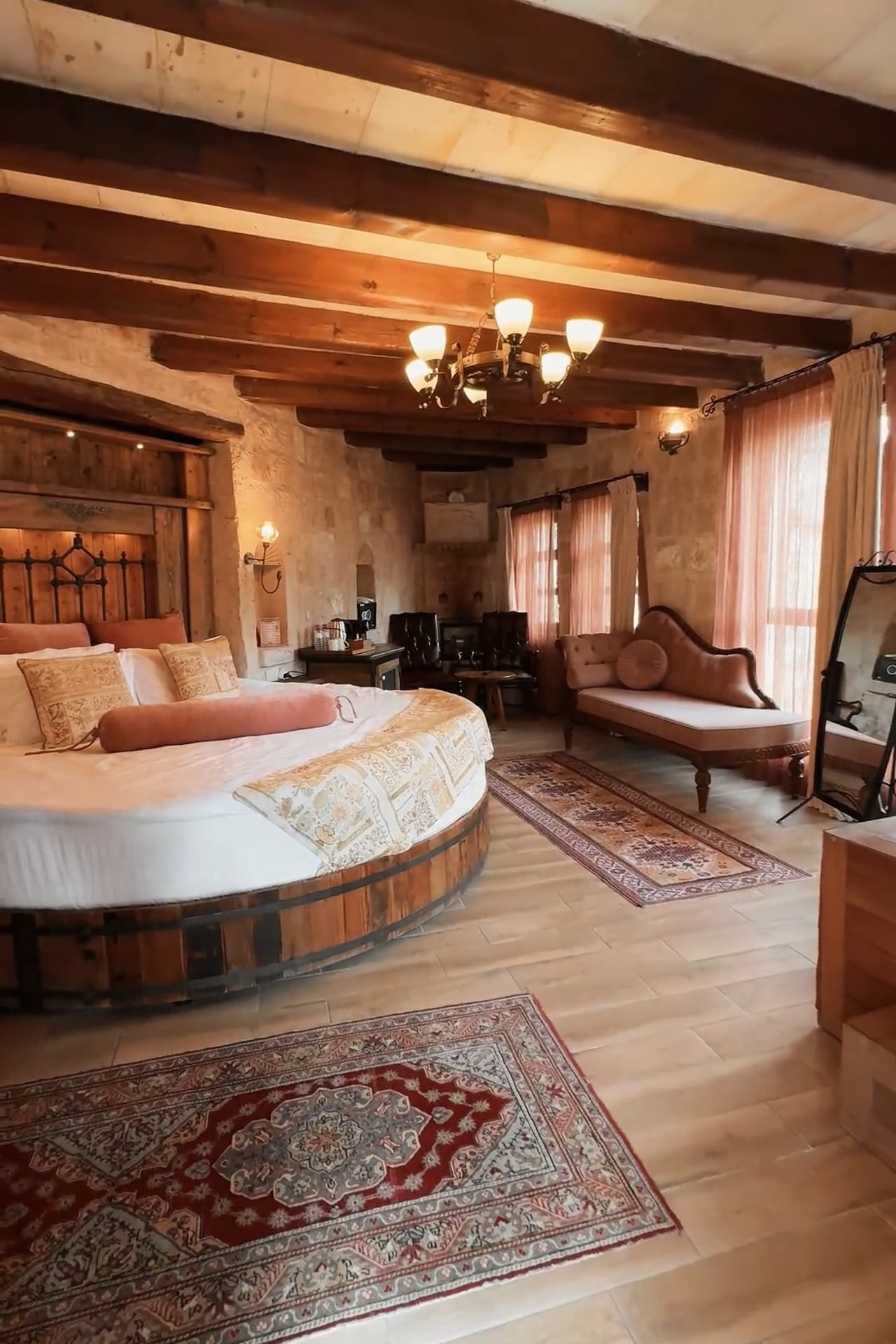 Video Hotels Restaurants. Kovalski Production