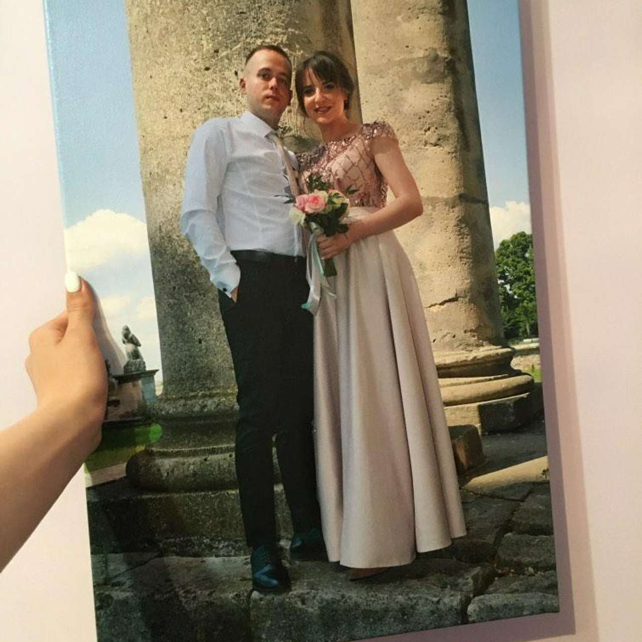 Весільна фотографія на полотні, портрет молодят на фоні природи. Послуги весільного фотографа, Золочів, Львівська область.