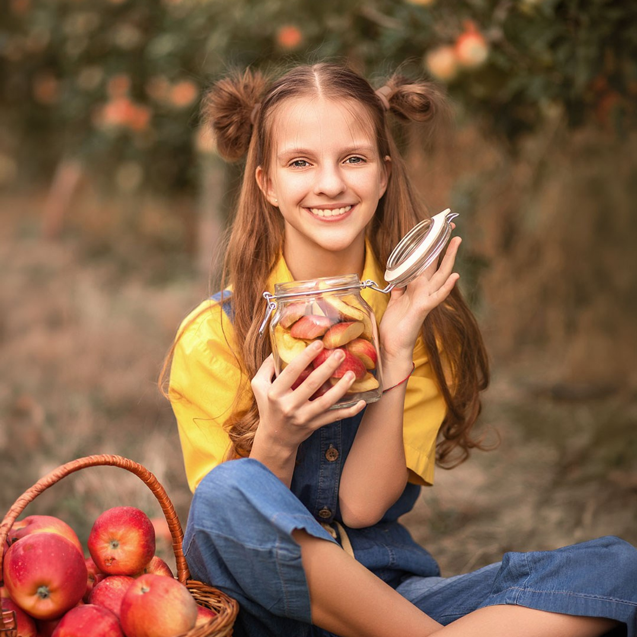 Дитяча фотозйомка в яблуневому саду