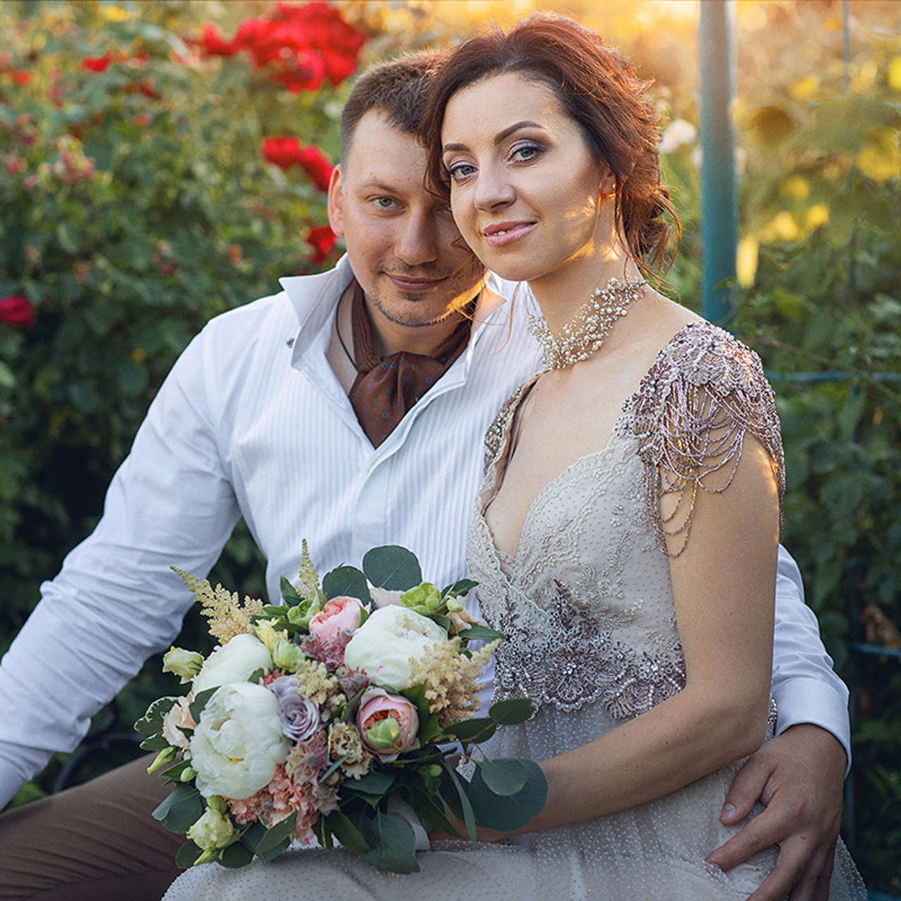 Photosession Wedding party in the rose garden