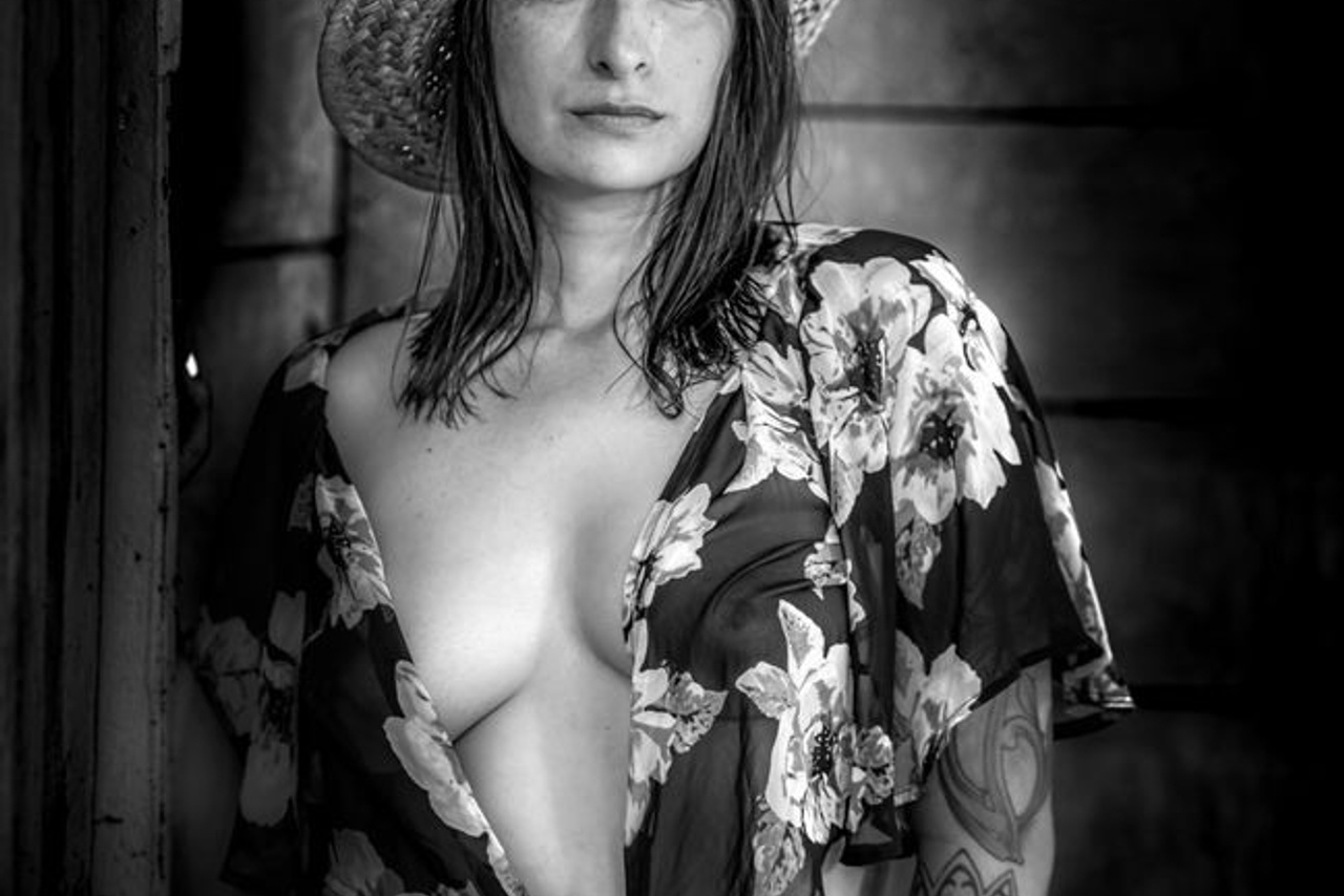 Black & White Sianny 2