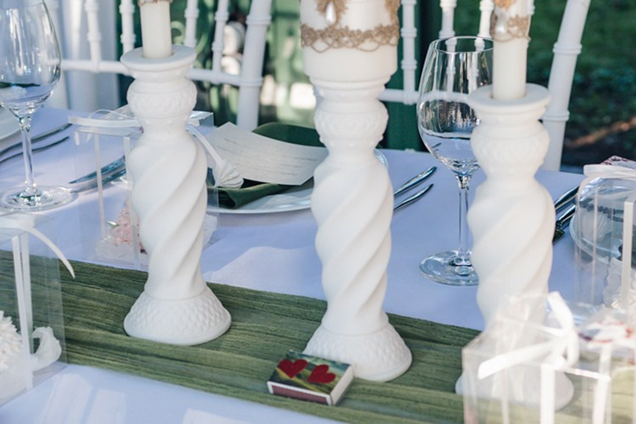 SVECTURI BALTA KRĀSA