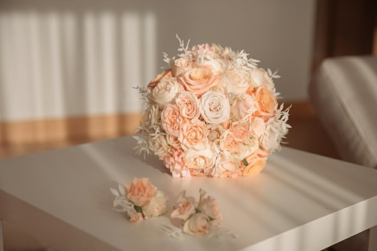 Līgavas pušķi pudera, persiku toņos