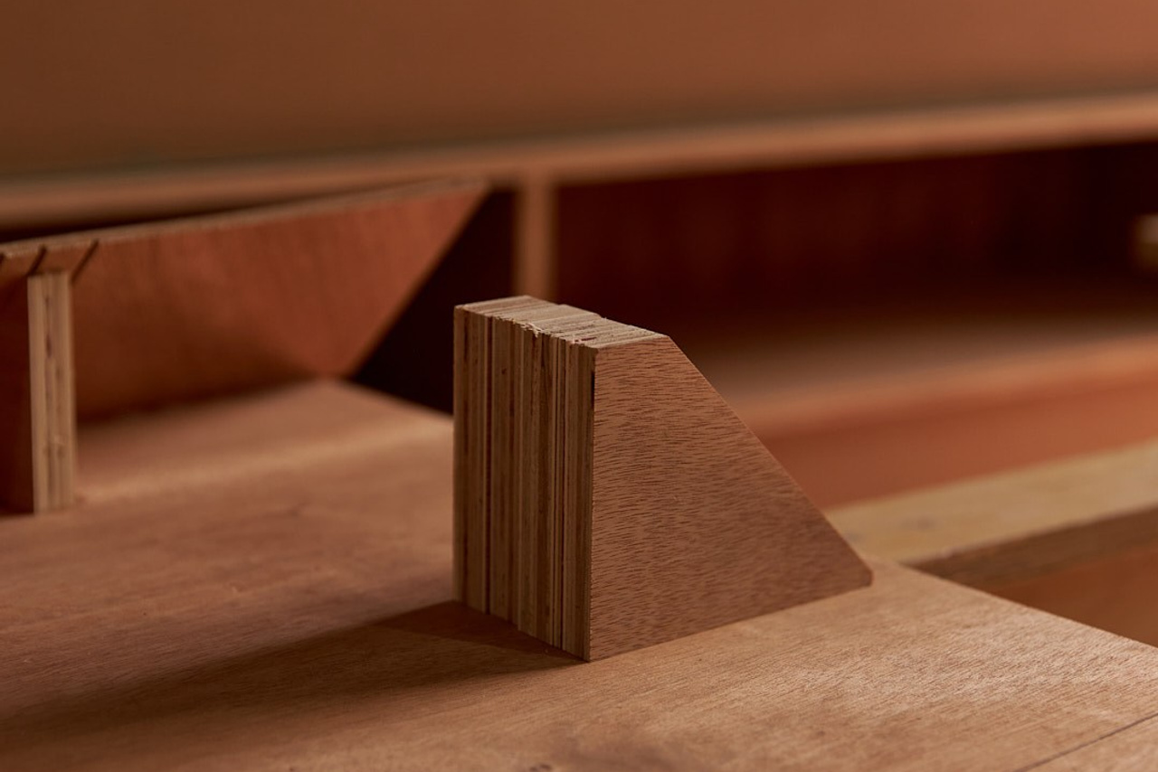 THE FURNITURE & CREATIV PEOPLE