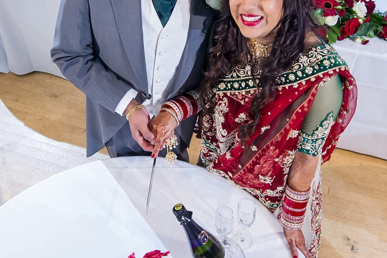 Wedding photographer The Sculpture Gallery at Woburn Abbey, Milton Keynes Bedfordshire UK Nikon D850 wedding reception