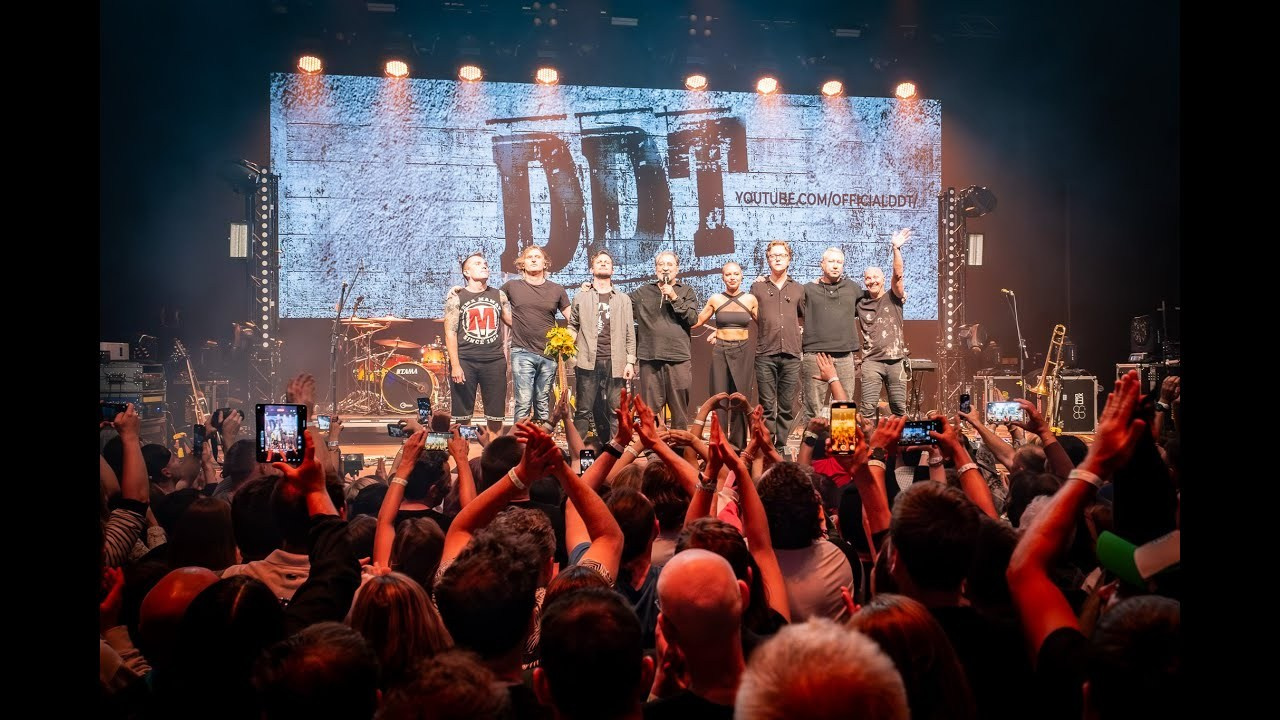 DDT — “Wolves in the Shooting Gallery” San Francisco. Reportage concert portrait photography in the San Francisco Bay Area