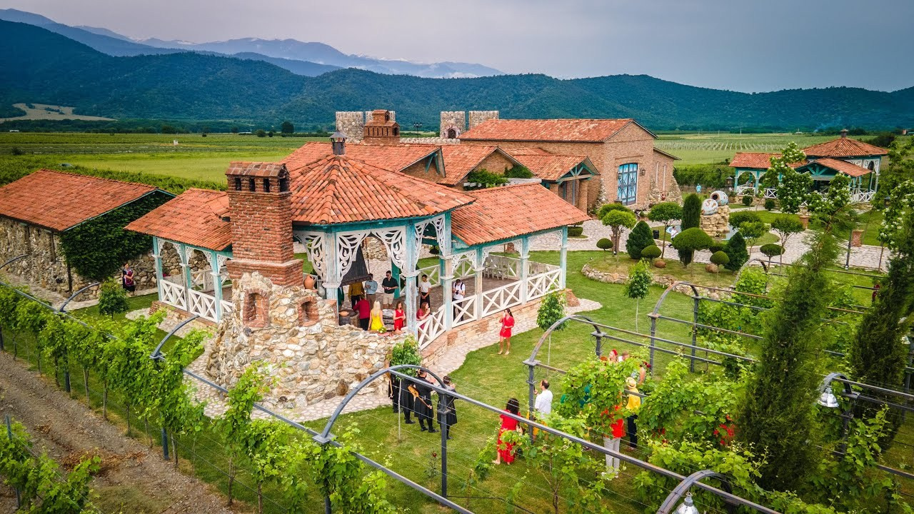 Video. Photographer in Tbilisi