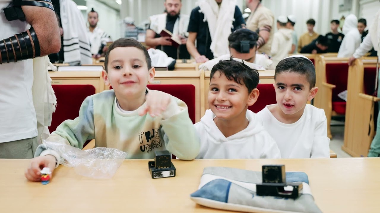 נעם חוגג בר מצווה. Time machine Studio