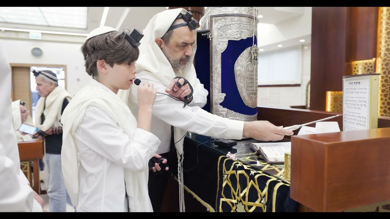 תומר הגיע למצוות. Time machine Studio