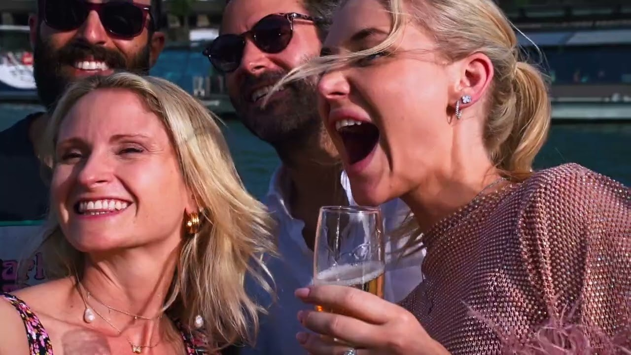 Love stories, proposals. Vidéo à Paris