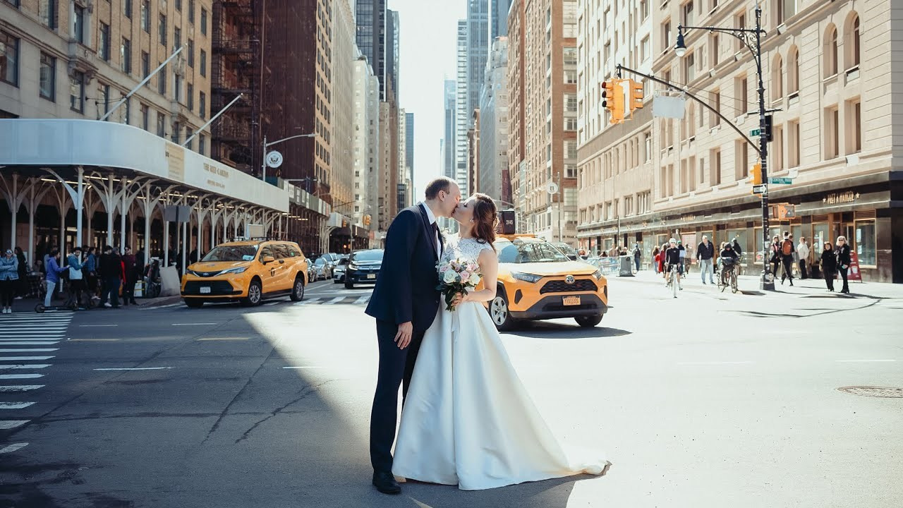 Elopement wedding in Central Park. Portrait and wedding photographer in New York