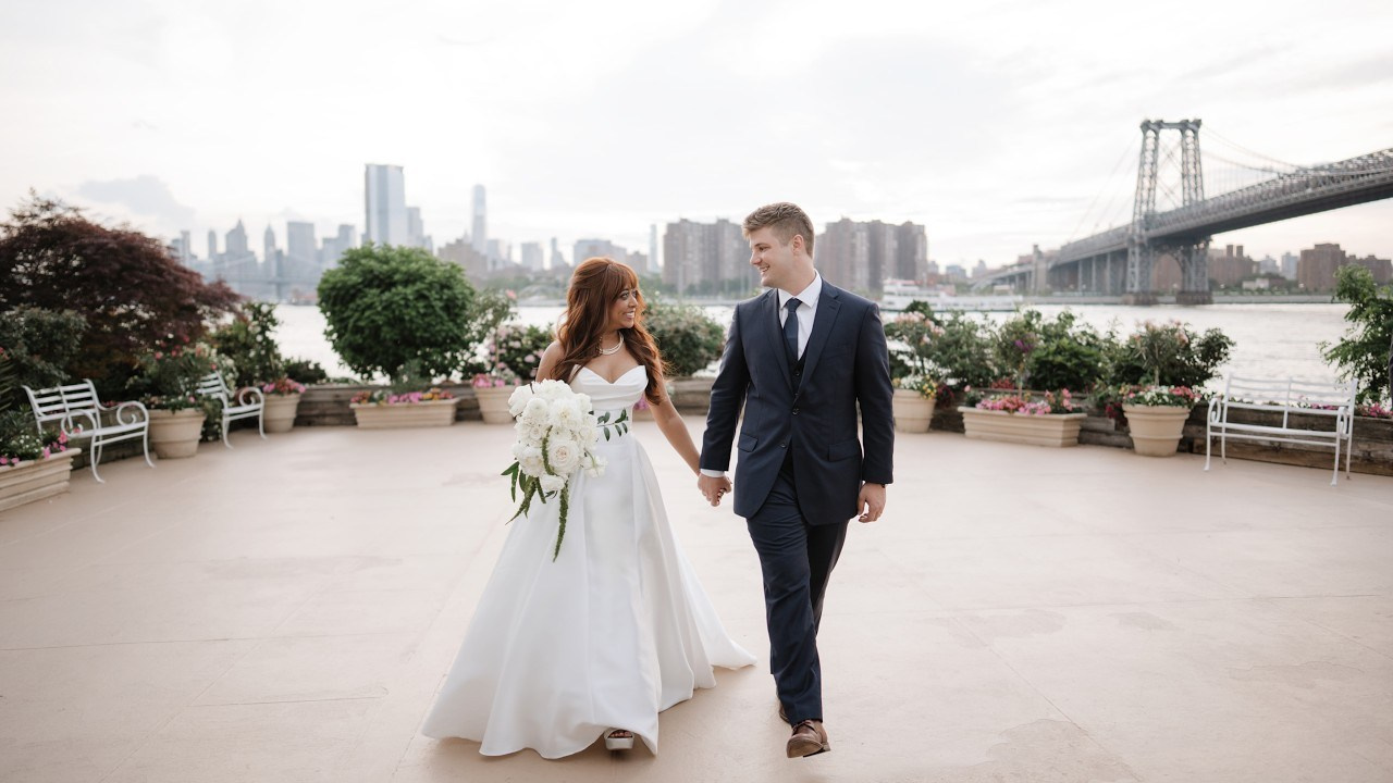 Ishita & Alex. Williamsburg Bridge. Portrait and wedding photographer in New York