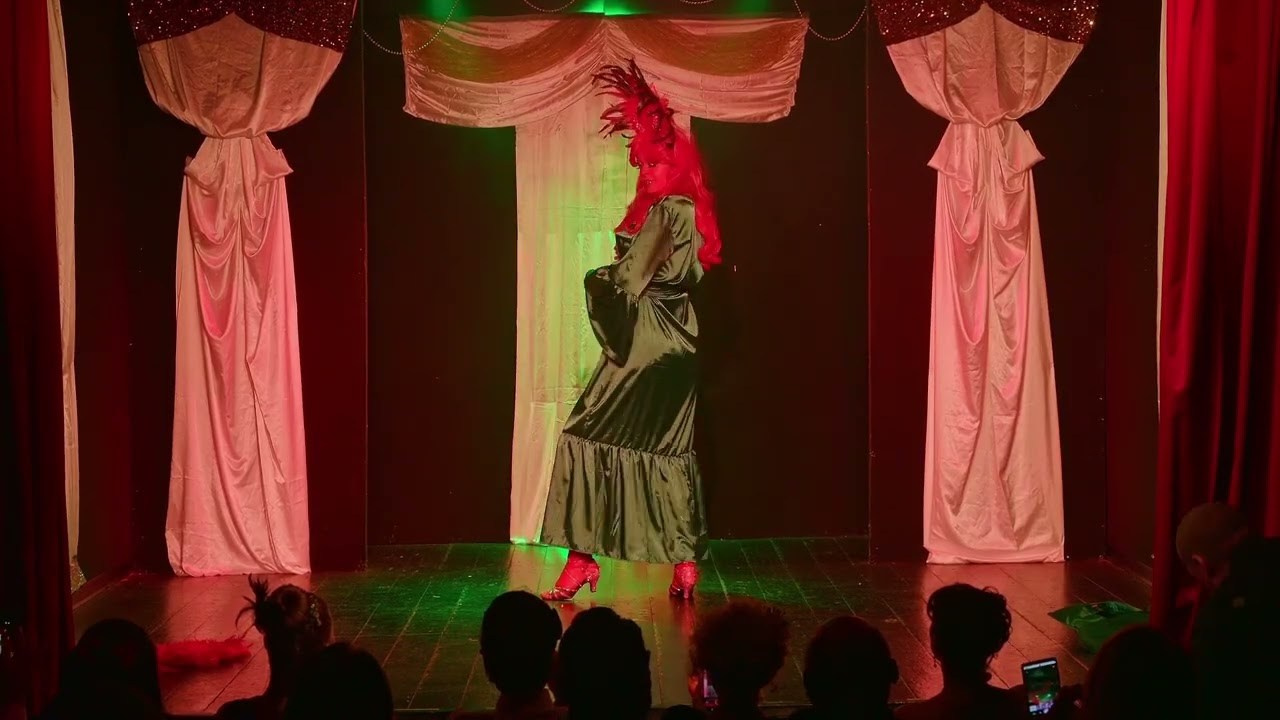 Burlesque on Stage. Photographer & Video operator Domenico di Bona