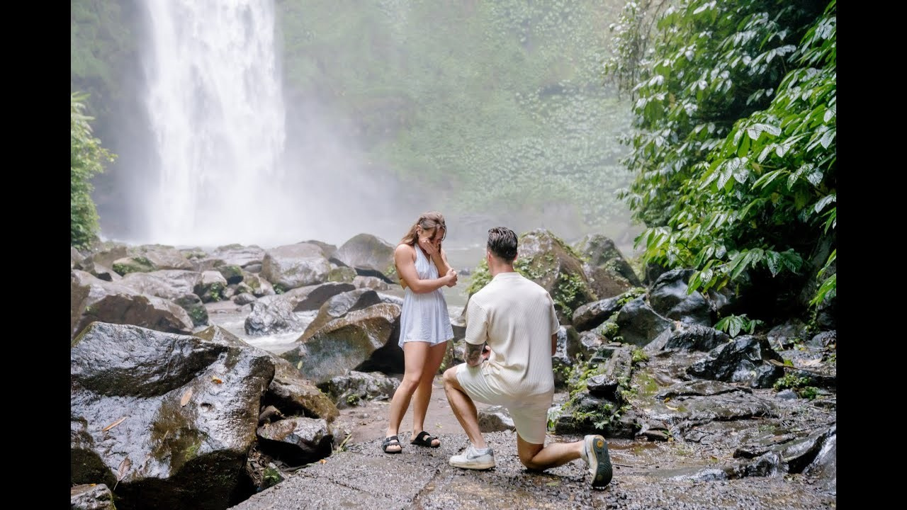 Marriage Proposal. Female Photographer in Bali