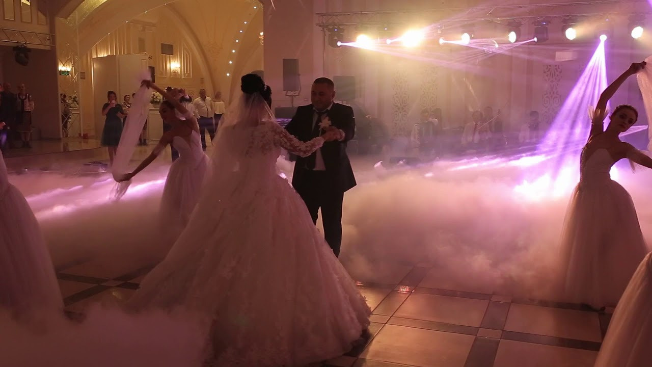 LIGHT SHOW. Parisstudio.md