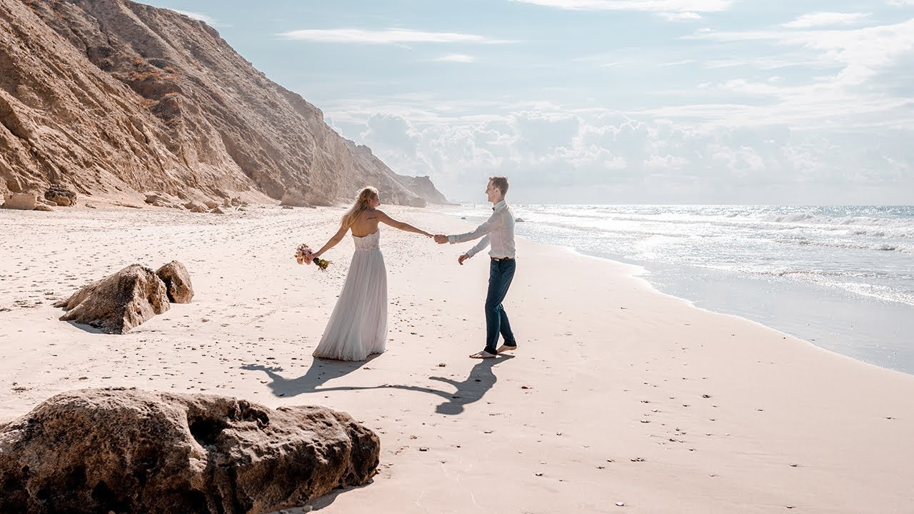 Wedding ceremony on the beach, Nerijus & Egle. Porto Travel Photographer | Couples & Vacation Photos in Portugal — WePortugal