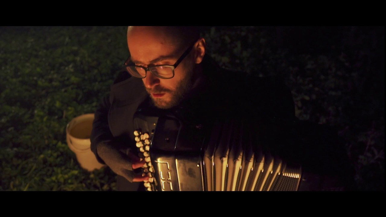 Киноработы оператора, режиссёра, монтажера и выдумщика Ивана Черных. Стрит-фотография, полная абсурда, идиотизма и красоты