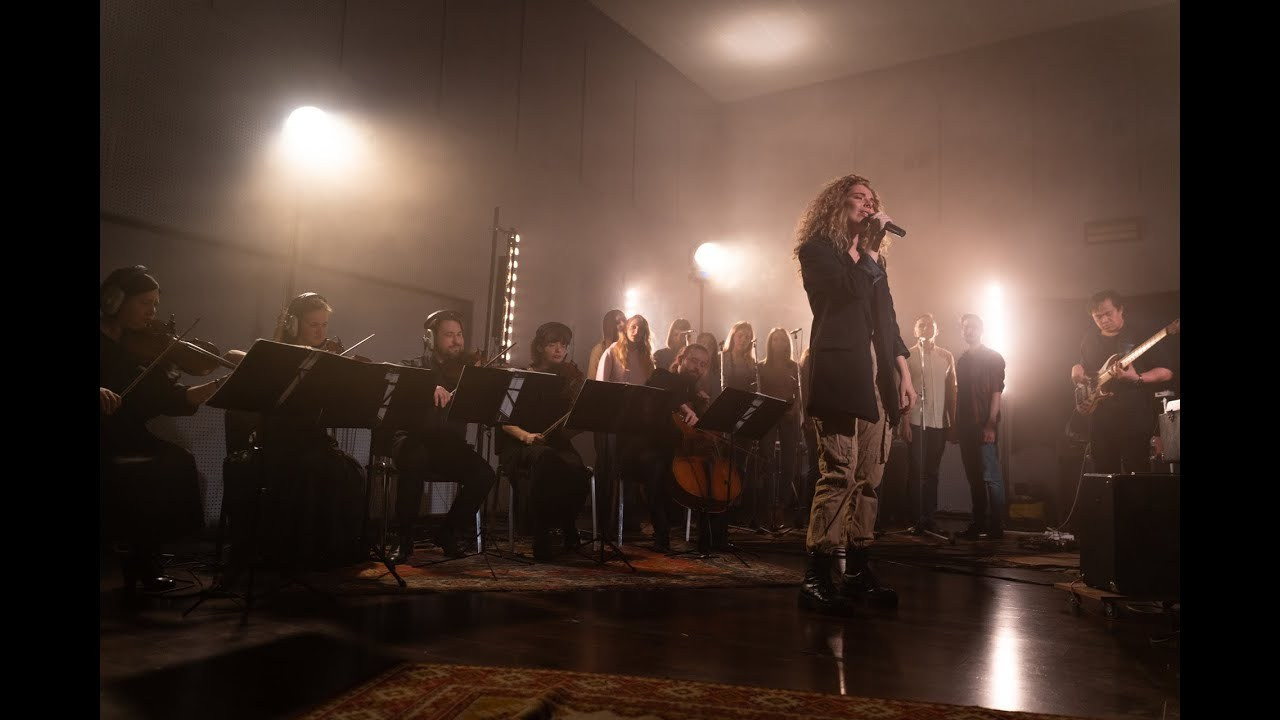 Киноработы оператора, режиссёра, монтажера и выдумщика Ивана Черных. Стрит-фотография, полная абсурда, идиотизма и красоты