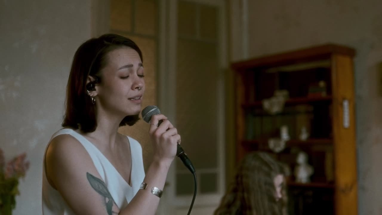 Киноработы оператора, режиссёра, монтажера и выдумщика Ивана Черных. Стрит-фотография, полная абсурда, идиотизма и красоты