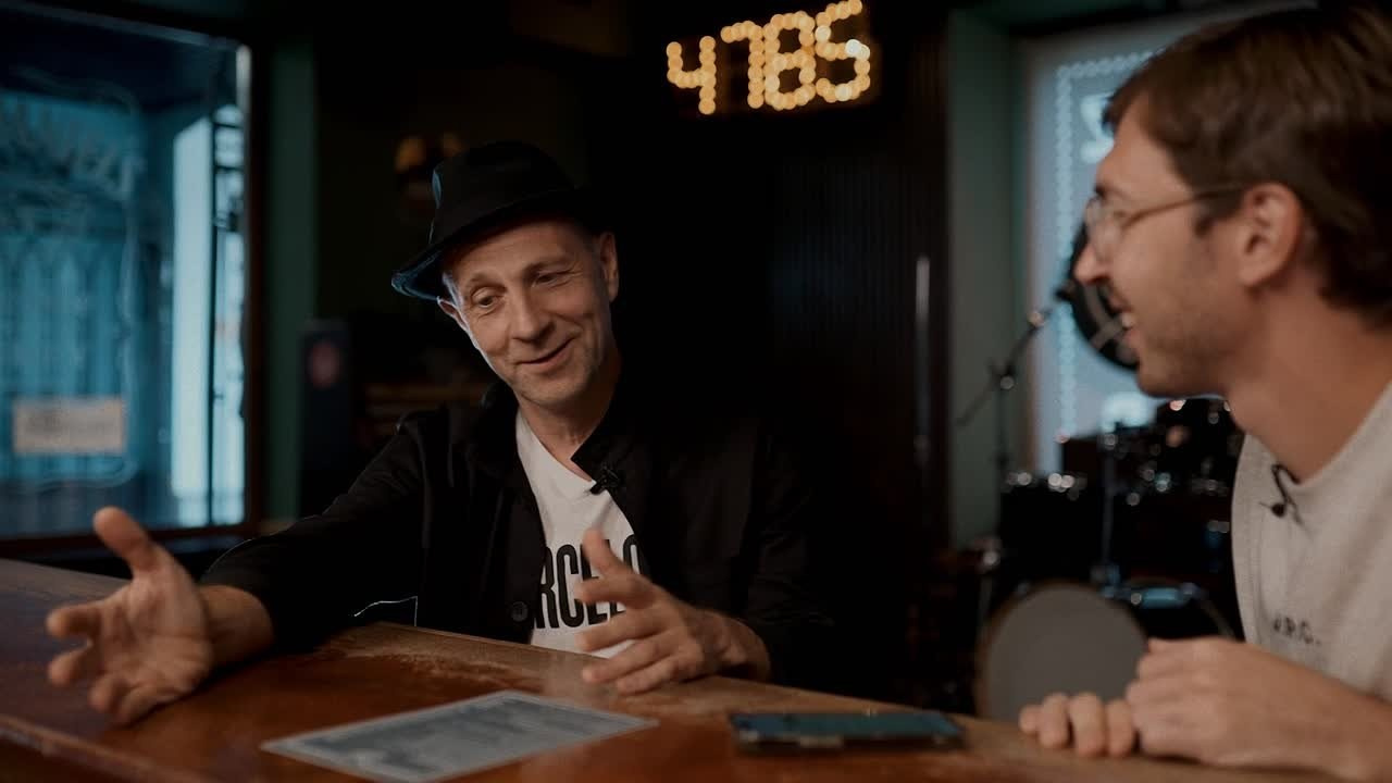 Киноработы оператора, режиссёра, монтажера и выдумщика Ивана Черных. Стрит-фотография, полная абсурда, идиотизма и красоты