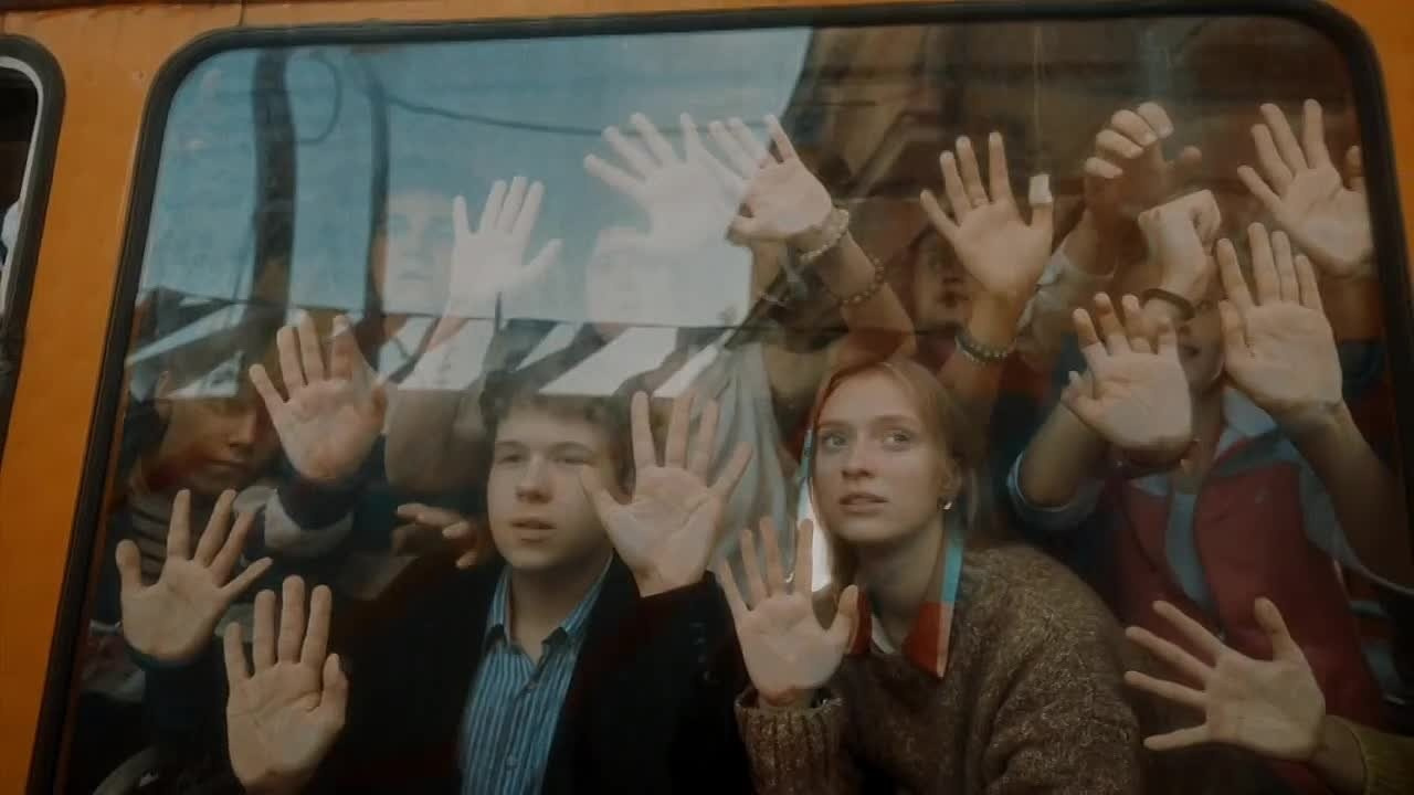 Киноработы оператора, режиссёра, монтажера и выдумщика Ивана Черных. Стрит-фотография, полная абсурда, идиотизма и красоты