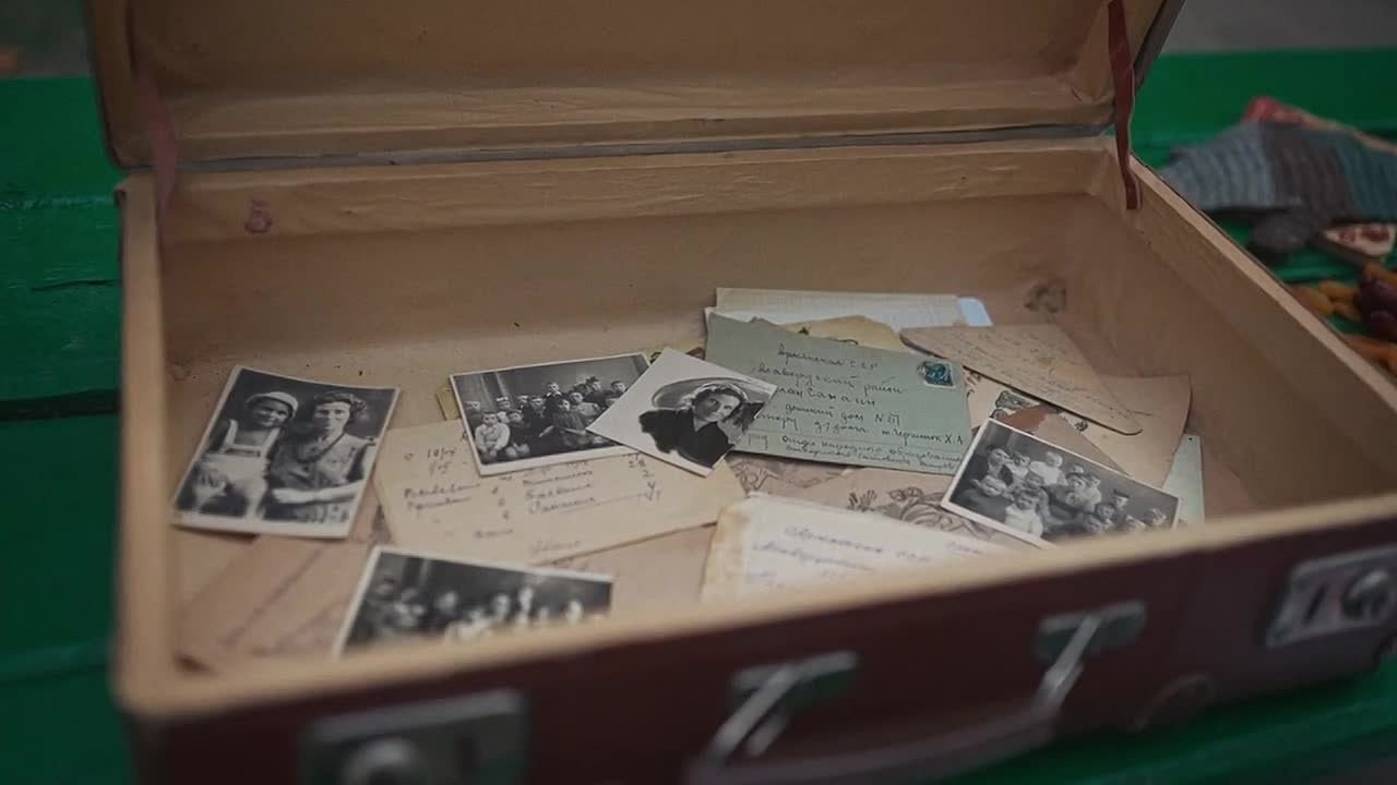 Киноработы оператора, режиссёра, монтажера и выдумщика Ивана Черных. Стрит-фотография, полная абсурда, идиотизма и красоты