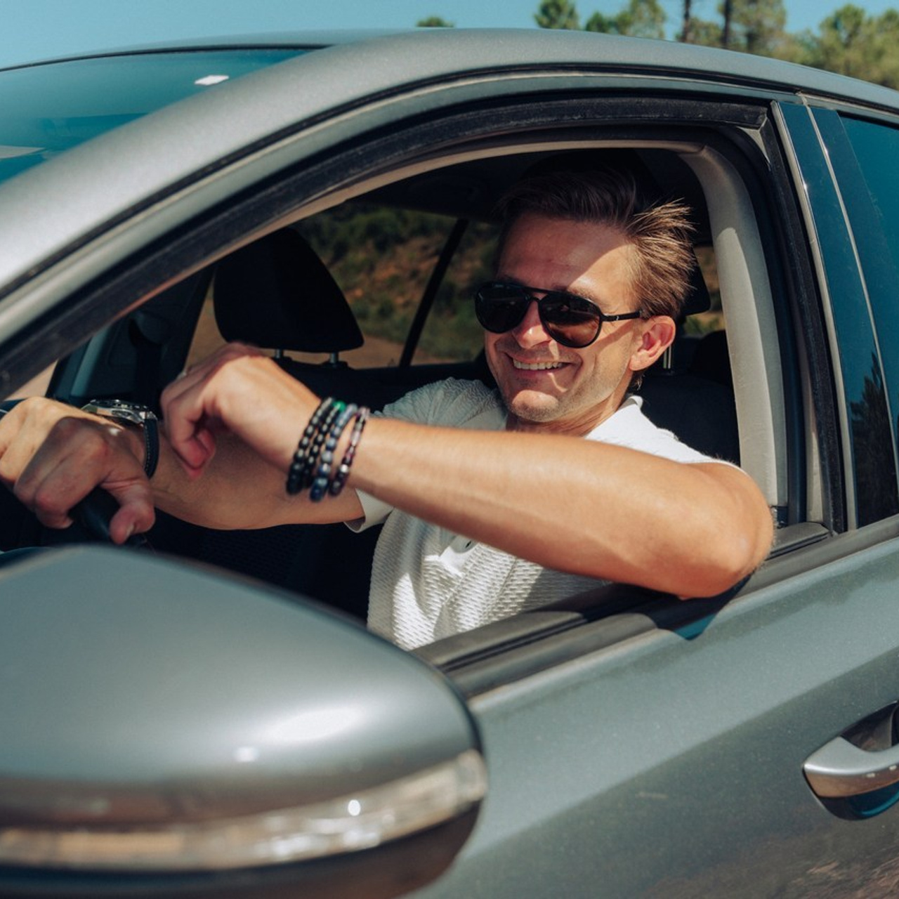 Avis. Photographe sur Cote d’Azur. Portraits de familles, couples, enfants, événements