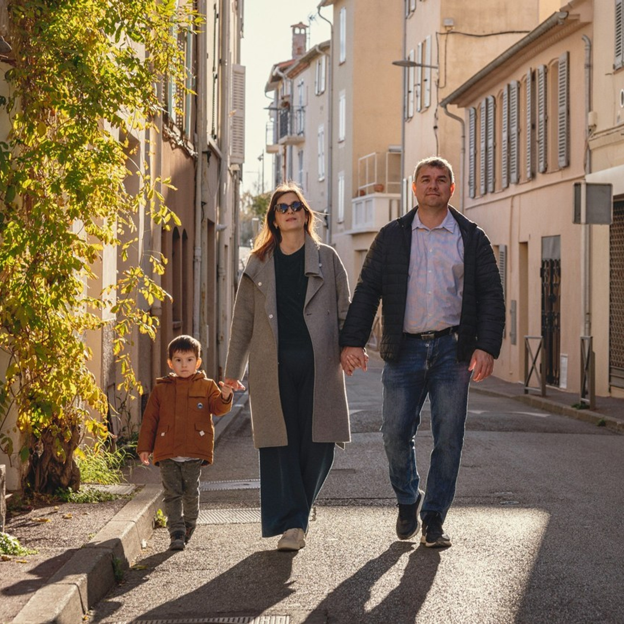 Avis. Photographe sur Cote d’Azur. Portraits de familles, couples, enfants, événements