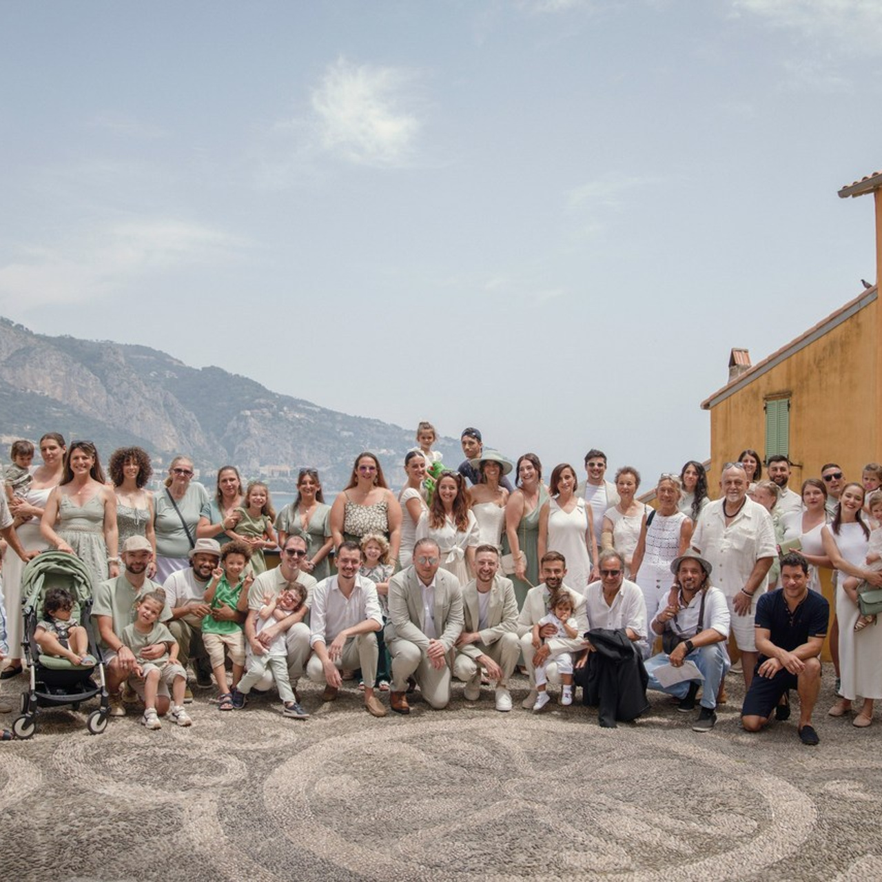 Avis. Photographe sur Cote d’Azur. Portraits de familles, couples, enfants, événements