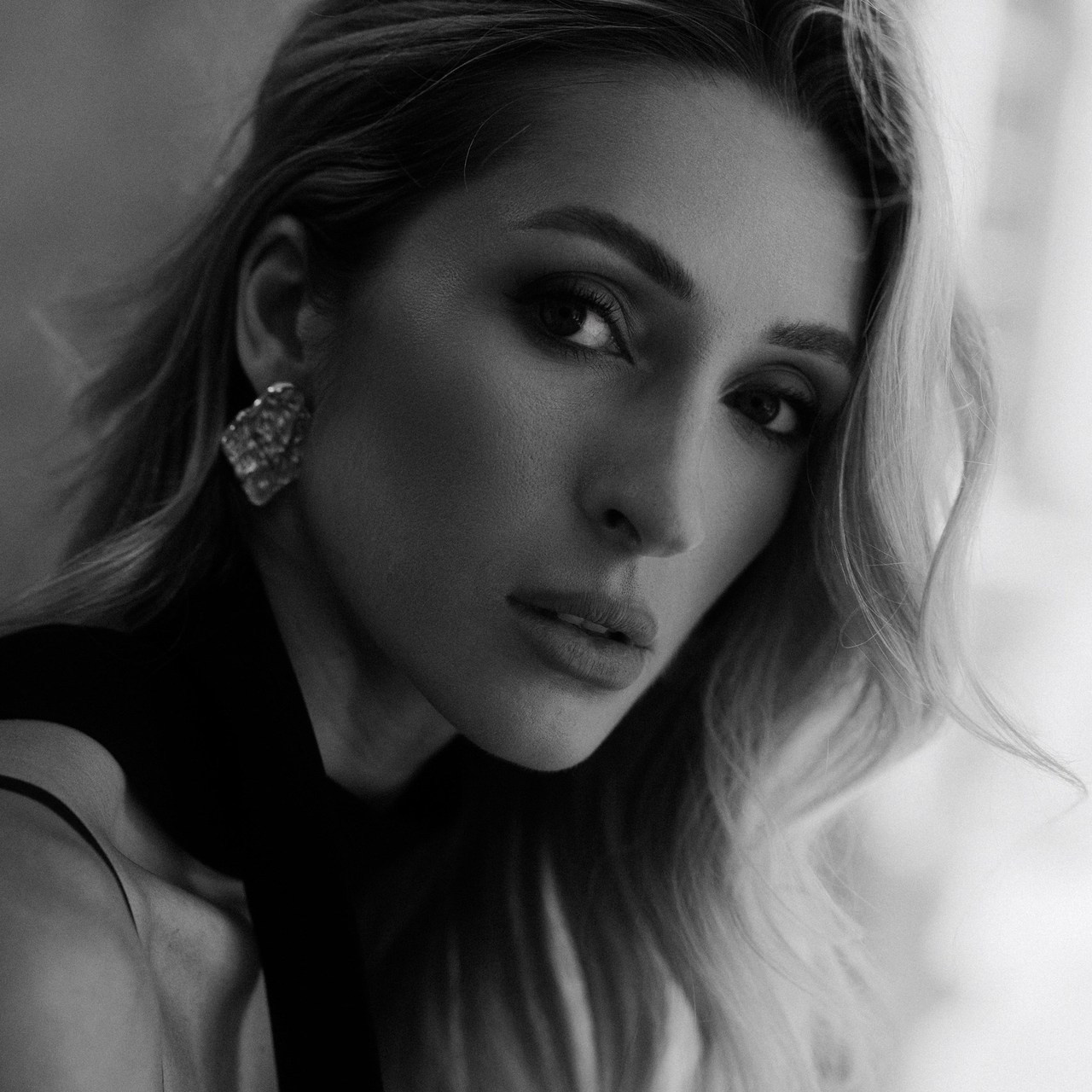 Kristina Kozheltsova — Black & White Portrait Photographer in Leipzig