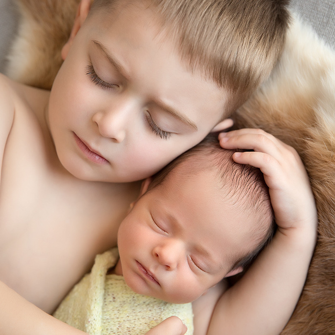 Братики та сестрички з малюком