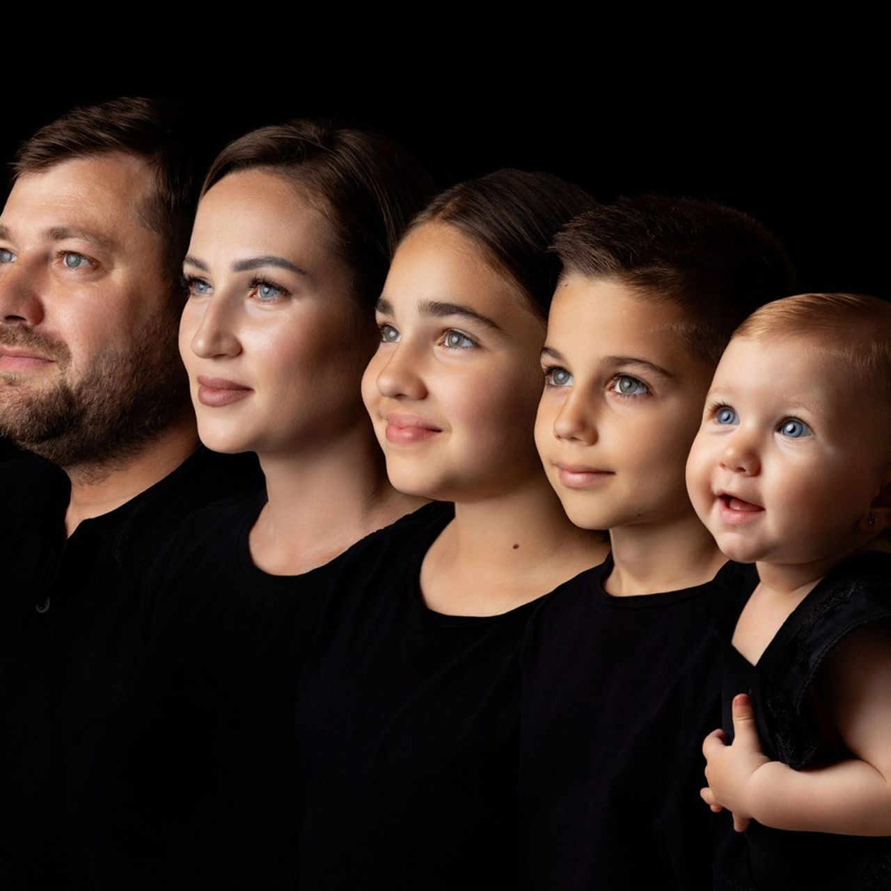 RECENZII. Fotograf de familie la Ungheni și Reggio-Emilia, Alessia Slivca