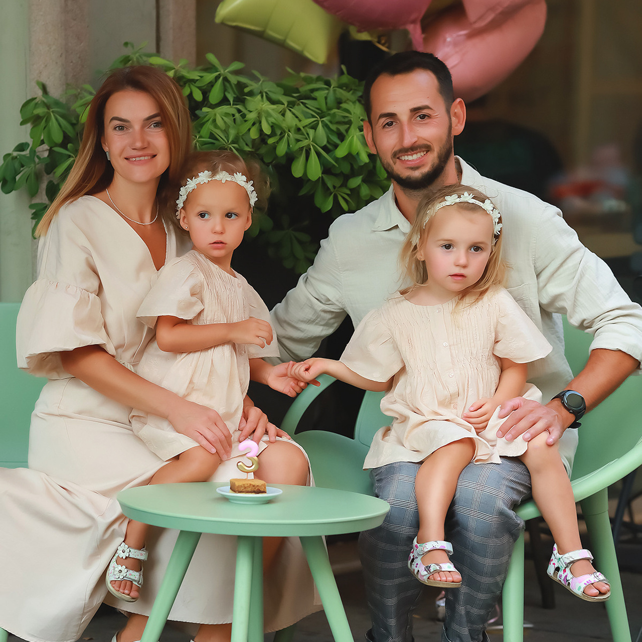 RECENZII. Fotograf de familie la Ungheni și Reggio-Emilia, Alessia Slivca