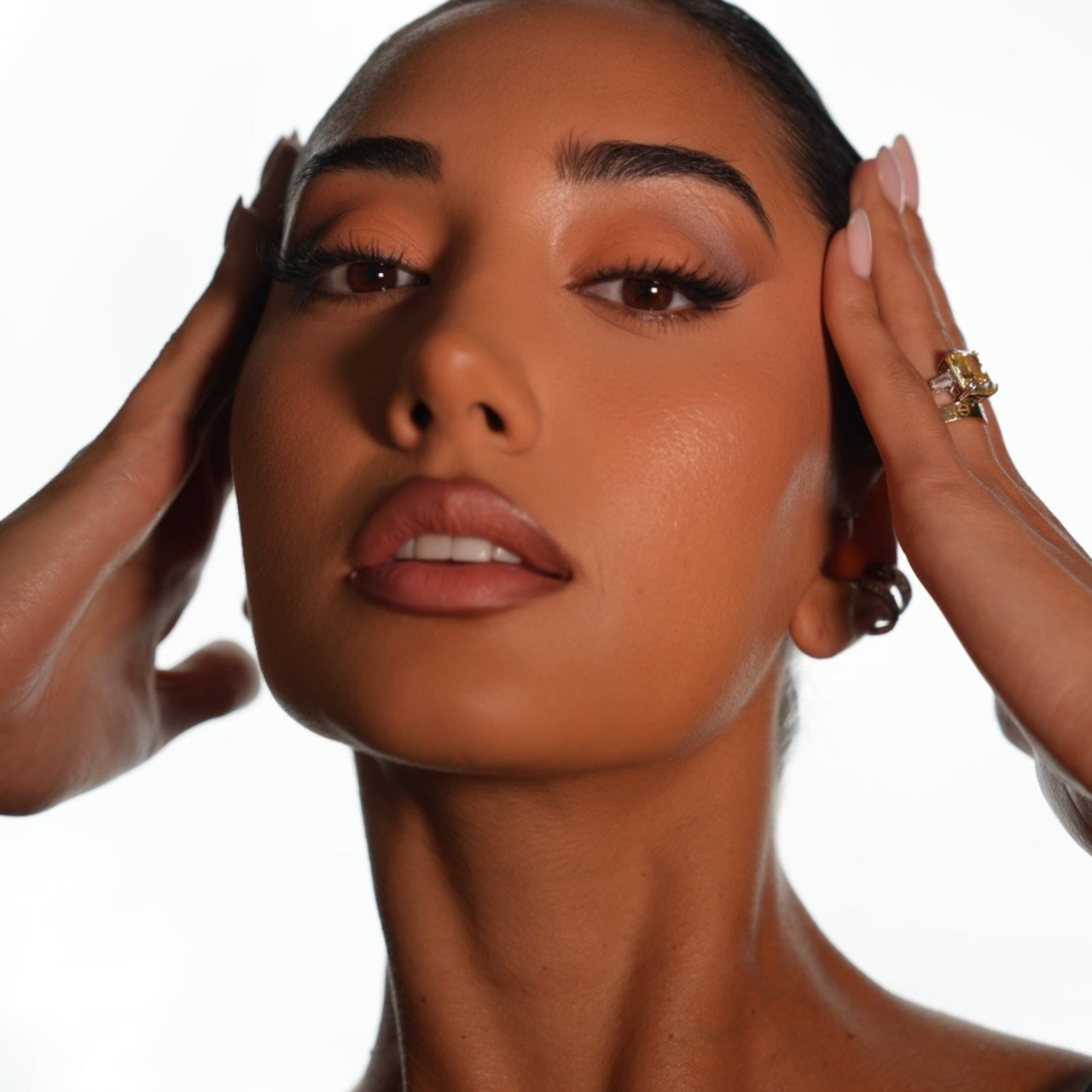 Beauty Content. Erdenet | Female Photographer & Content Creator