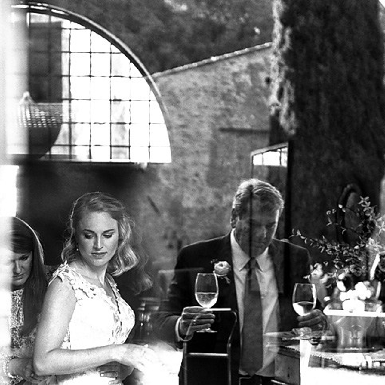 abbazia di san Pietro in valle il padre della sposa brinda con la sposa 
