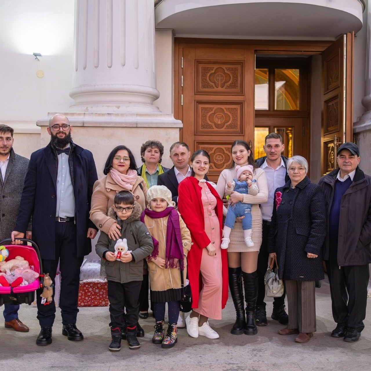 Recenzii. Fotograf. Lucrez cu oameni, produse și spații. Portret și fotografie creativă. Bacău, România. Lidia Savinoiu