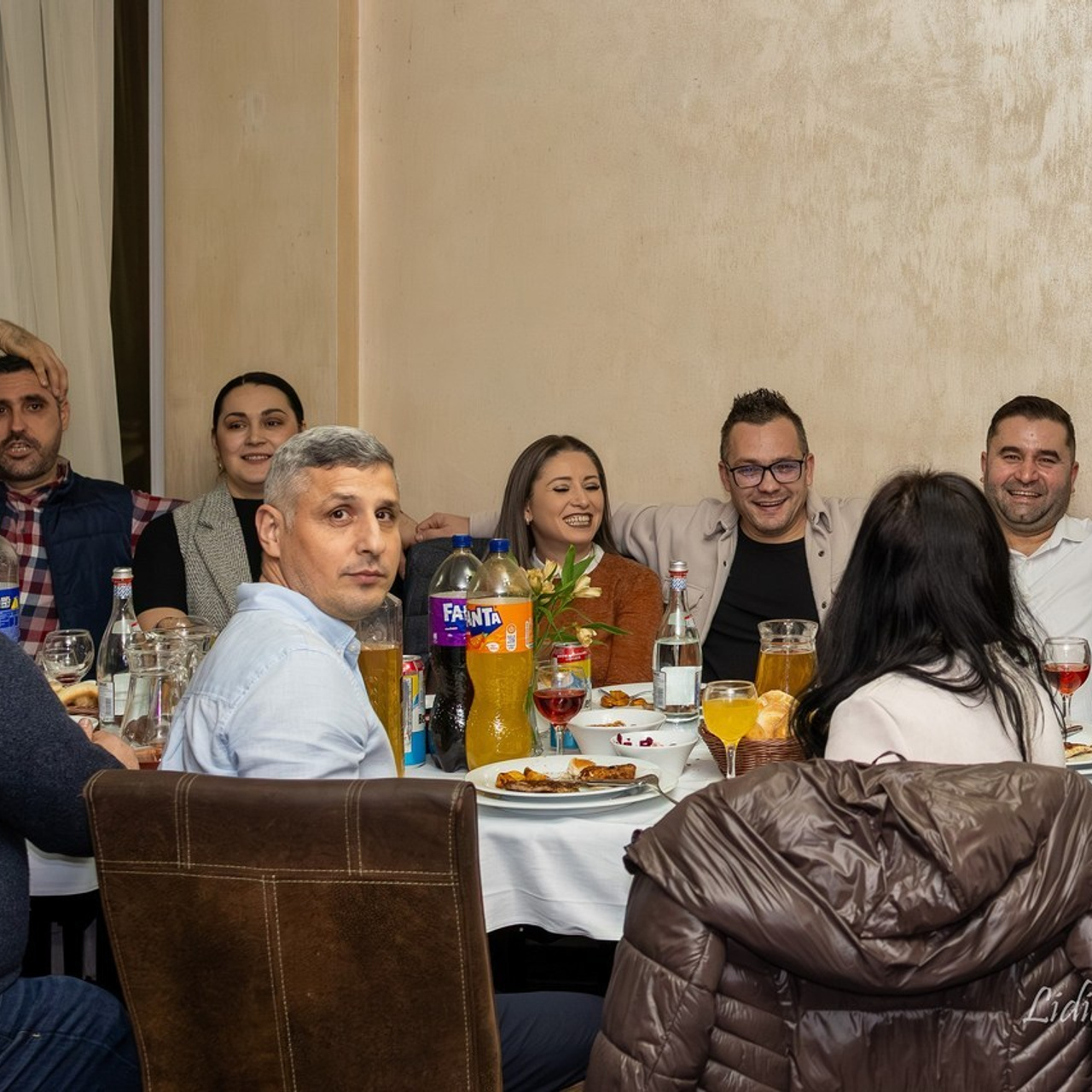 Recenzii. Fotograf. Lucrez cu oameni, produse și spații. Portret și fotografie creativă. Bacău, România. Lidia Savinoiu