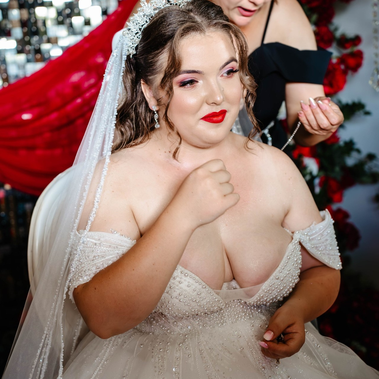 RECENZII. DESPRE NOI