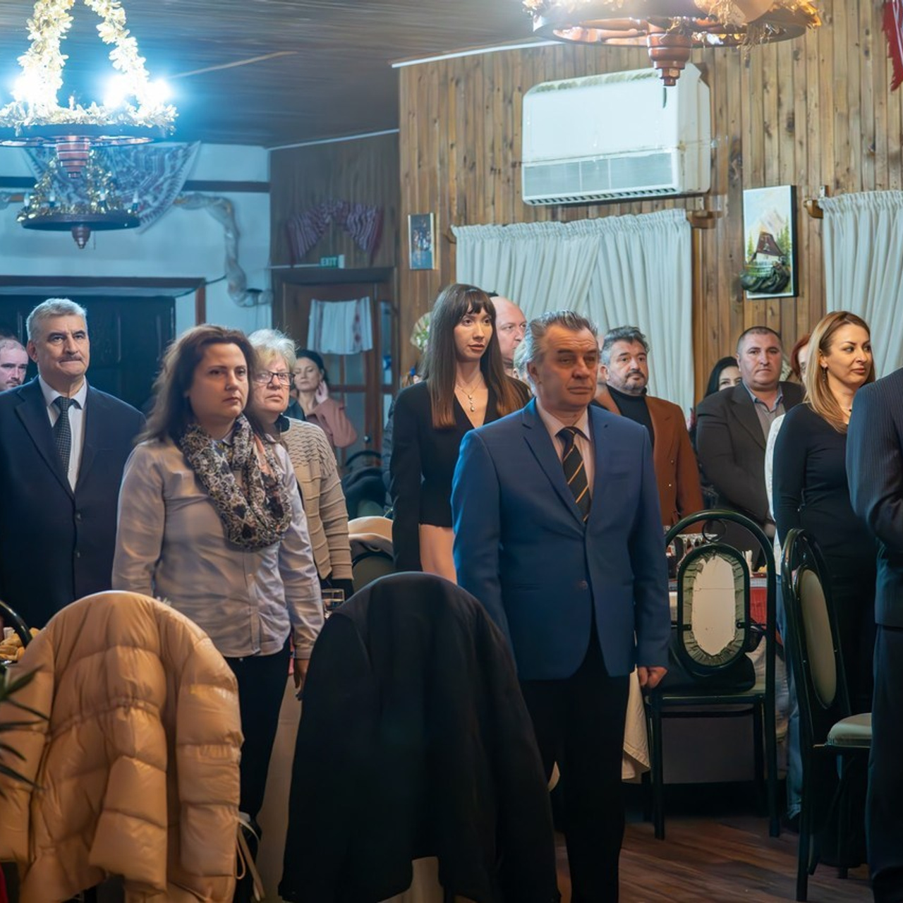 RECENZII. DESPRE NOI