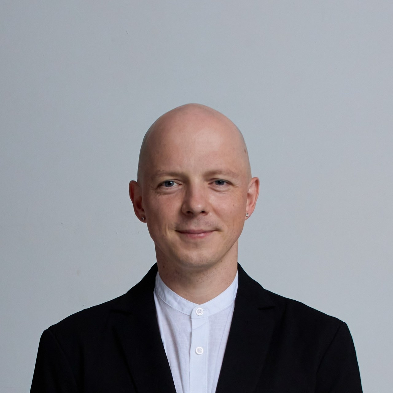 გამოხმაურება. ავტოპორტრეტის სტუდია თბილისში