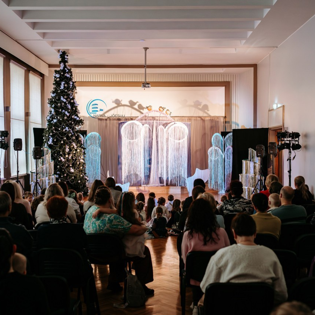 Arvustused. Jelizaveta Gross - reportaaži- ja portreefotograaf Narvas