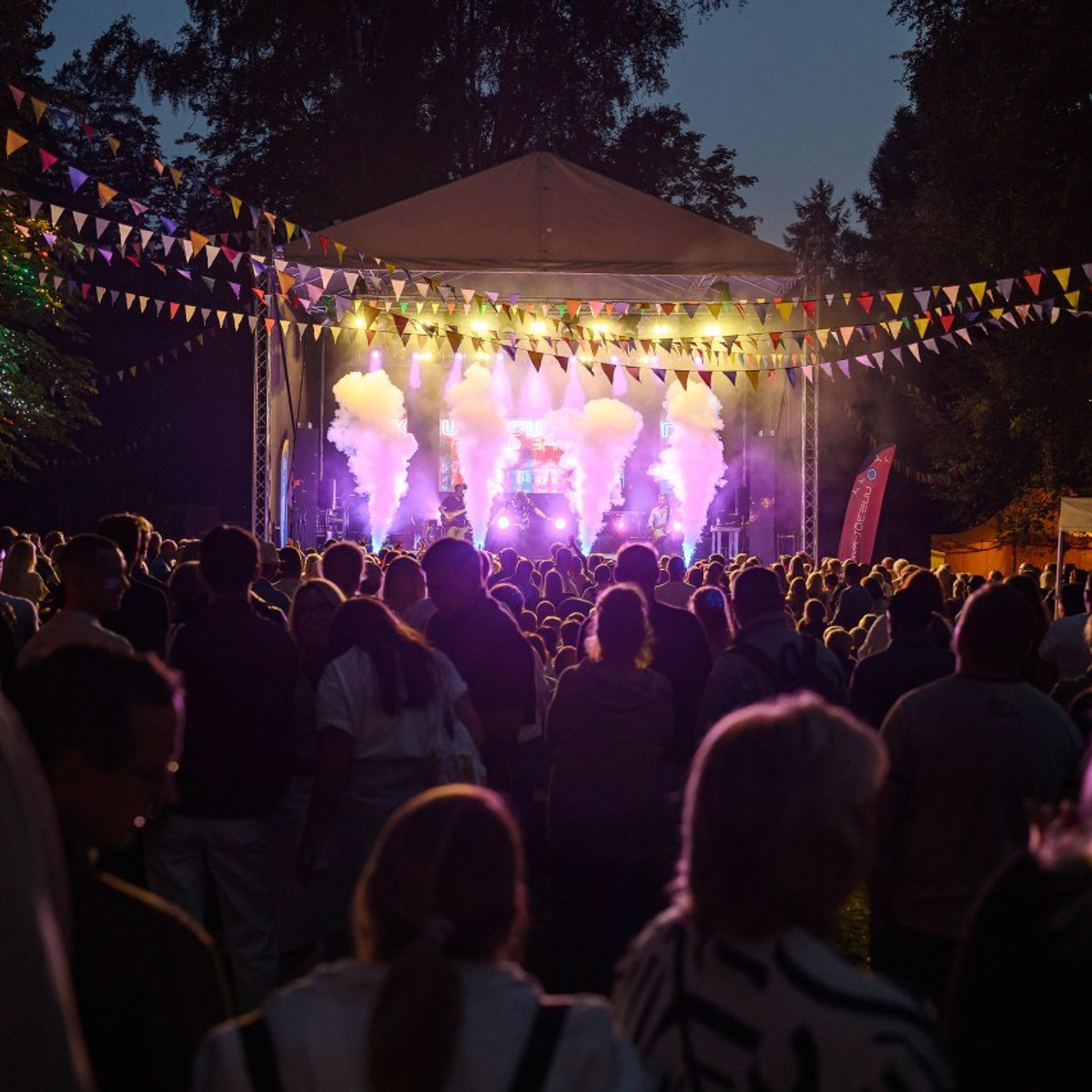 Arvustused. Jelizaveta Gross - reportaaži- ja portreefotograaf Narvas