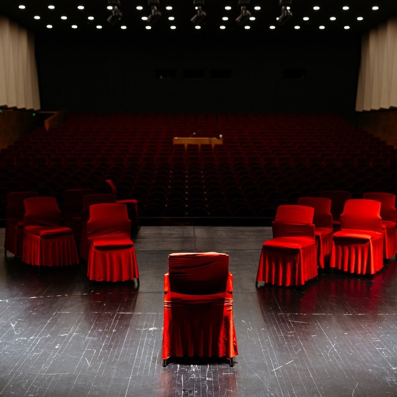 Arvustused. Jelizaveta Gross - reportaaži- ja portreefotograaf Narvas