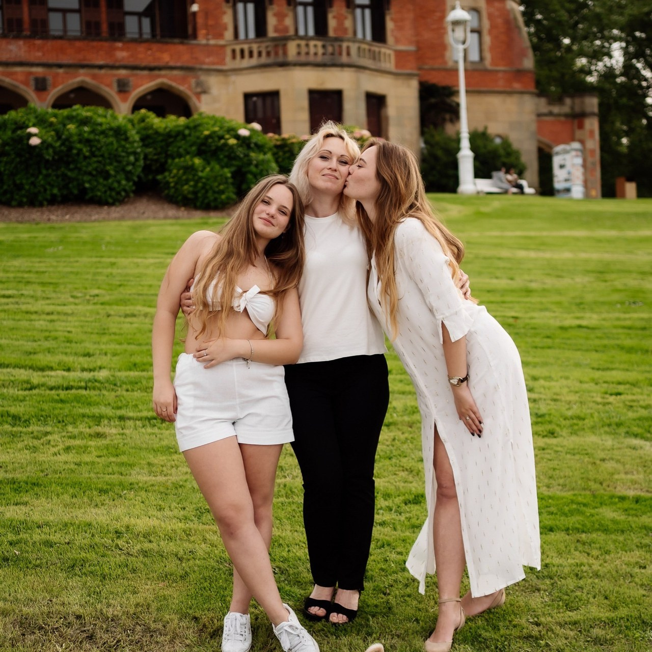 Reviews. Holigood foto y video reportaje de bodas en San Sebastián y Europa