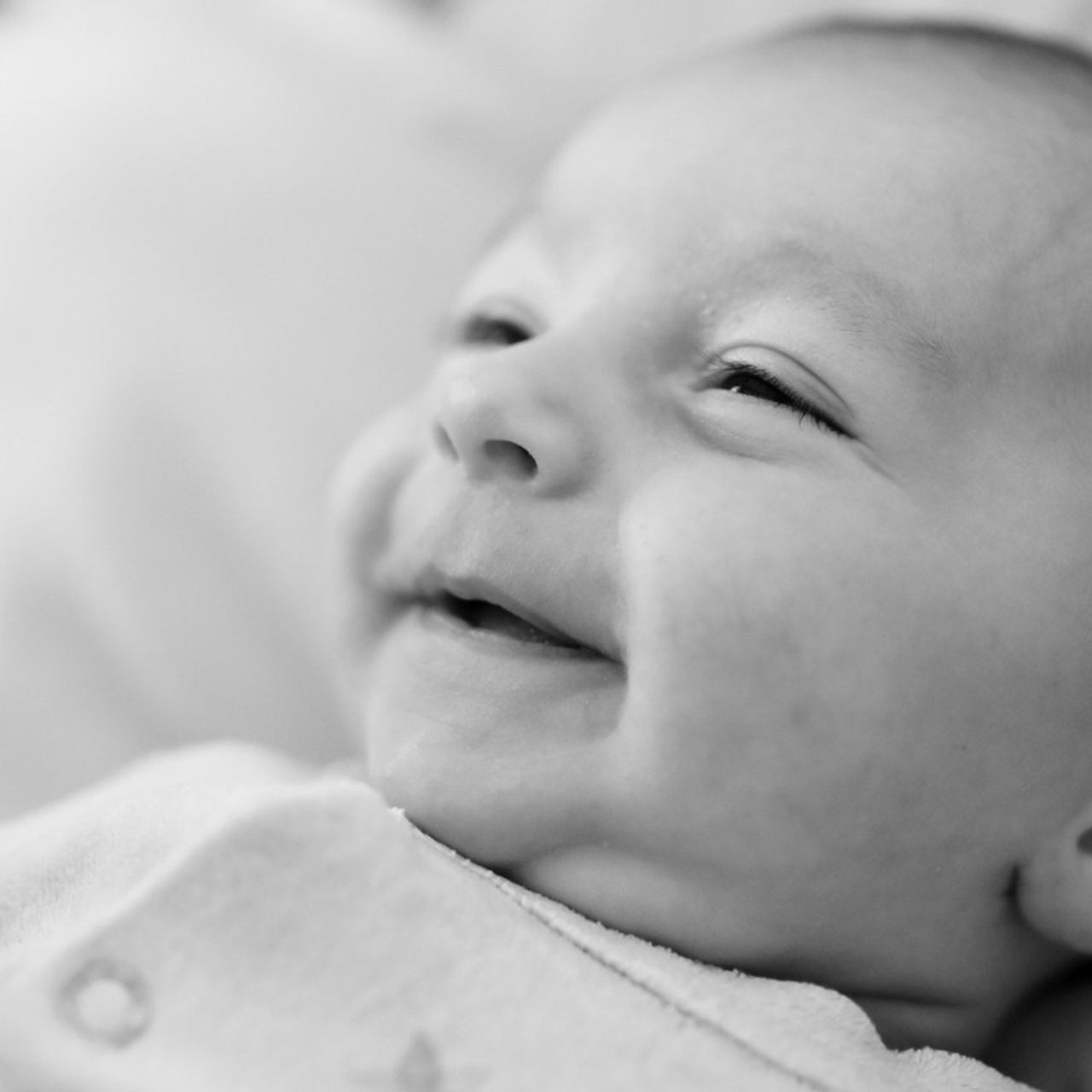 Επαγγελματική φωτογράφιση εγκυμοσύνης και νεογέννητου στη Ρόδο. Φωτογράφος νεογέννητων στη Ρόδο. Φωτογράφιση εγκυμοσύνης